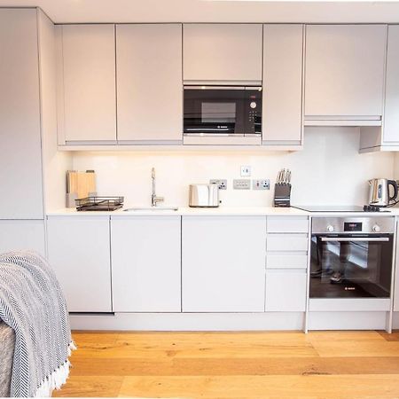 Апартаменти Two Bed Flat With Wrap Around Terrace Near Legoland, Windsor, Tube Station Слау Екстер'єр фото