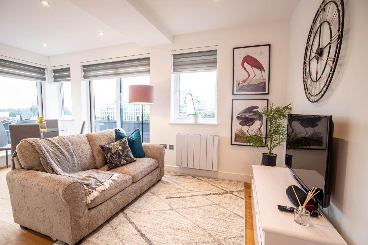 Апартаменти Two Bed Flat With Wrap Around Terrace Near Legoland, Windsor, Tube Station Слау Екстер'єр фото