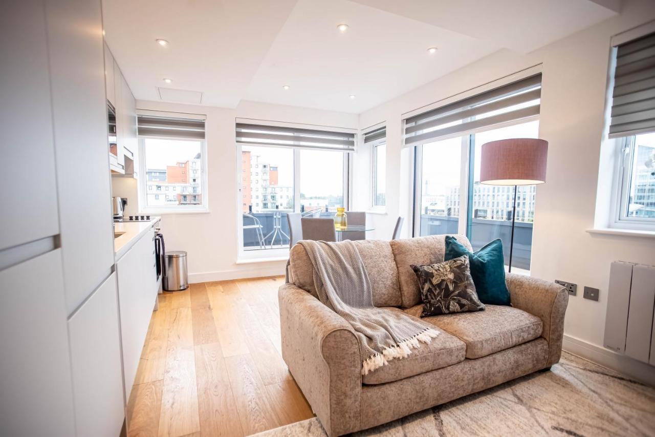 Апартаменти Two Bed Flat With Wrap Around Terrace Near Legoland, Windsor, Tube Station Слау Екстер'єр фото