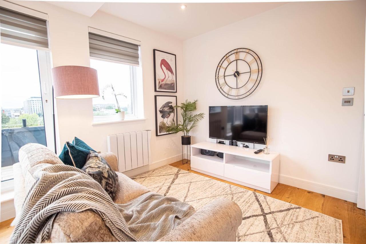 Апартаменти Two Bed Flat With Wrap Around Terrace Near Legoland, Windsor, Tube Station Слау Екстер'єр фото