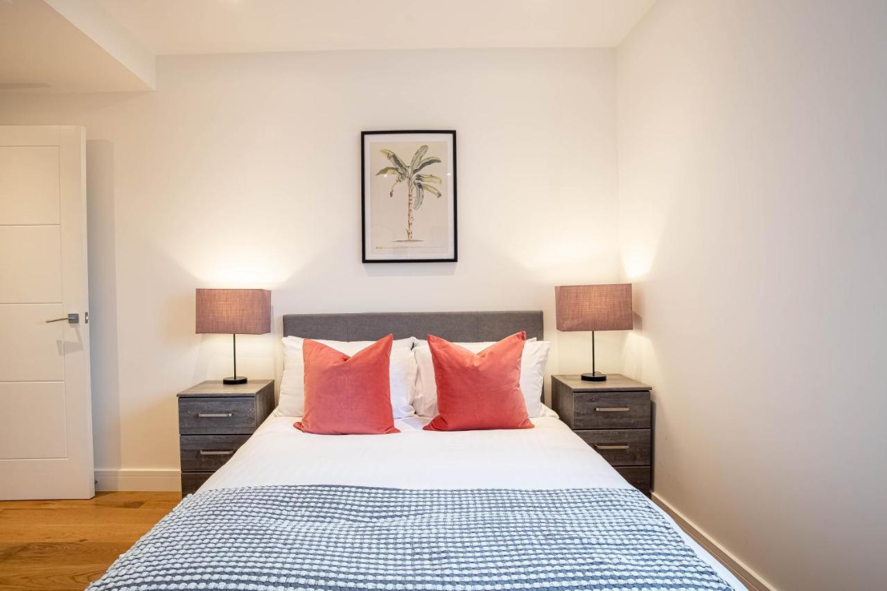 Апартаменти Two Bed Flat With Wrap Around Terrace Near Legoland, Windsor, Tube Station Слау Екстер'єр фото