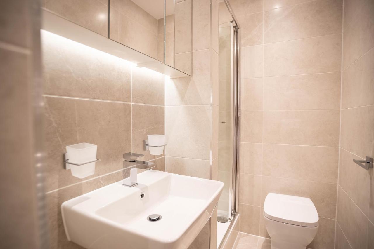 Апартаменти Two Bed Flat With Wrap Around Terrace Near Legoland, Windsor, Tube Station Слау Екстер'єр фото